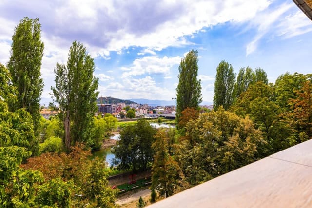 The Urban Nest-2BD Apartment with a Terrace