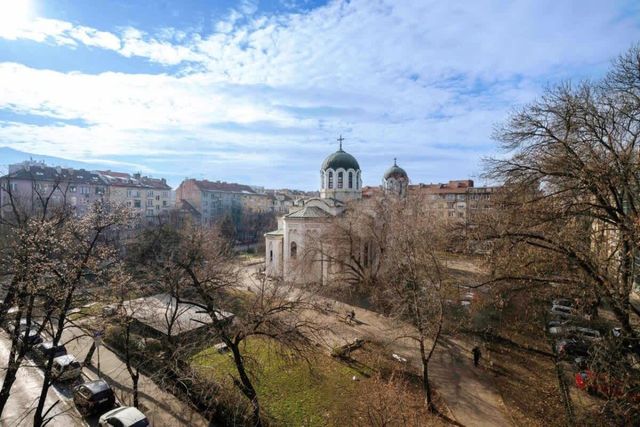 Luminous Central Retreat Spacious 2BD Apartment