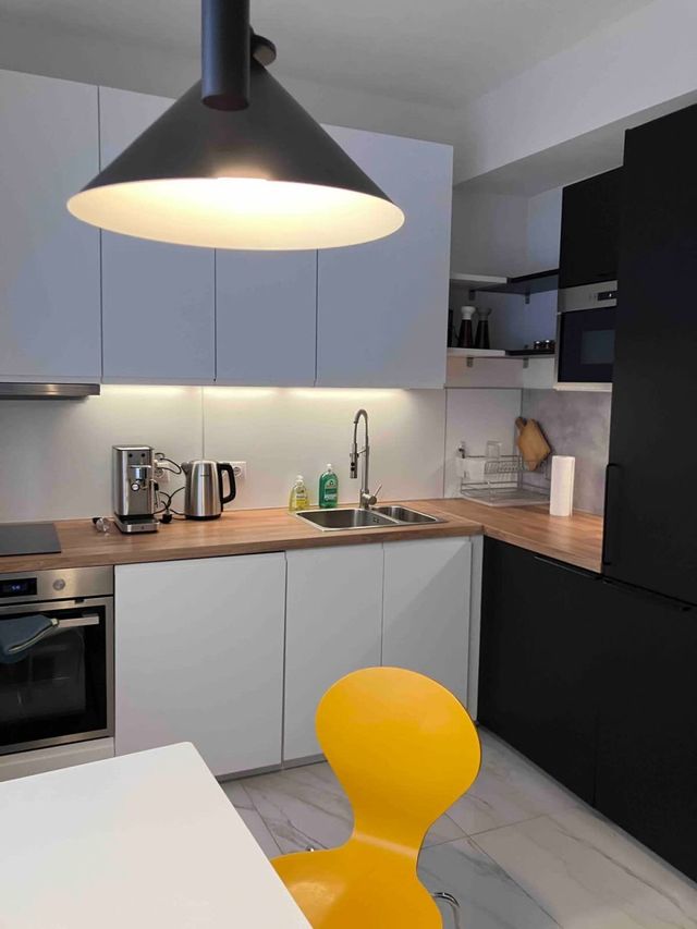 A French affair. With parking, style and elegance.