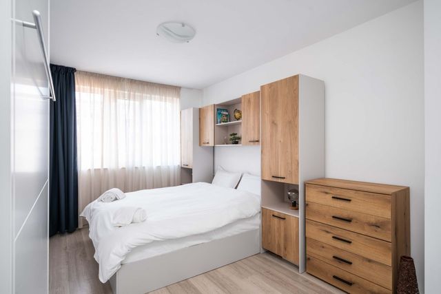 Sunny & Modern 1BD Apartment