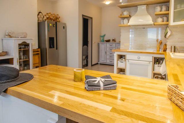 Lovely 3BD flat with Parking and Sea View