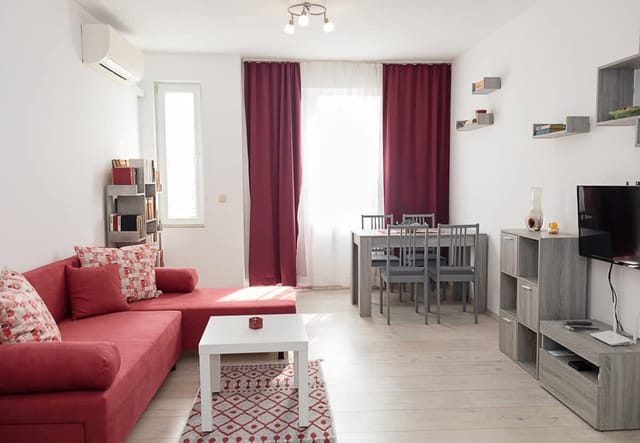 Bright & Elegant 1-BR Flat Near the City Center