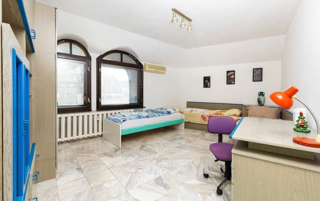 Spacious 2-Bedroom Maisonette in City Centre