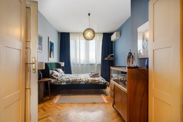 ART-ament, a unique central flat