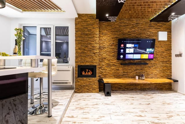 Modern 1BD Flat with Parking near the city centre