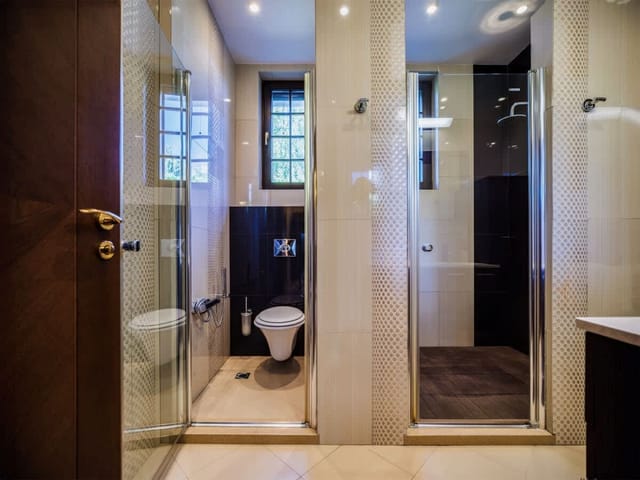 Luxury Villa with Pool- 4 Bedrooms in BlackSeaRama