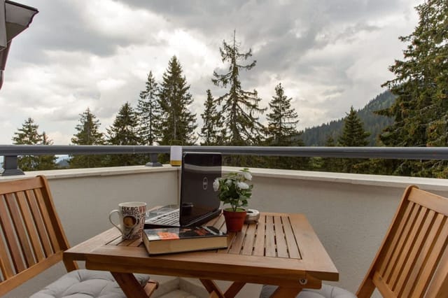 Luxury 2-bedroom apartment by Studenets Center