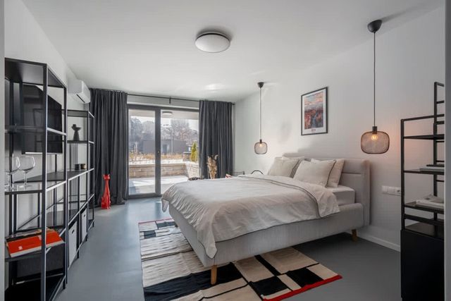 Aviva City Stay – 3 Private Studios Downtown