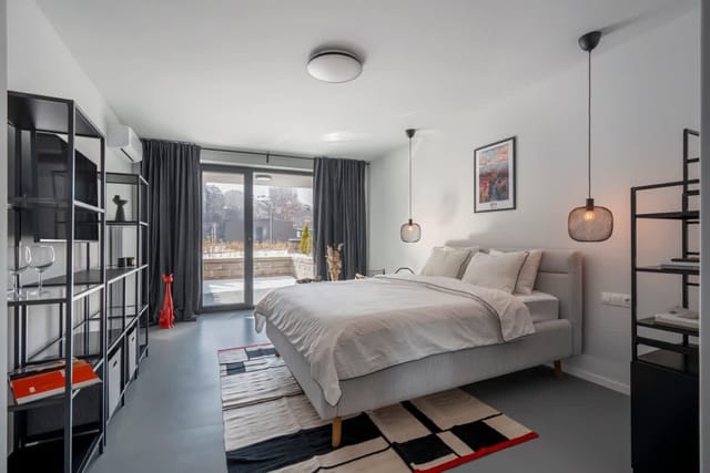 Aviva City Stay – 3 Private Studios Downtown