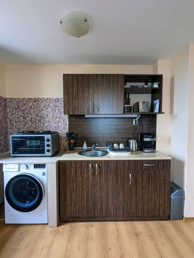 Stylish 2BD Apartment with Panoramic Mountain View