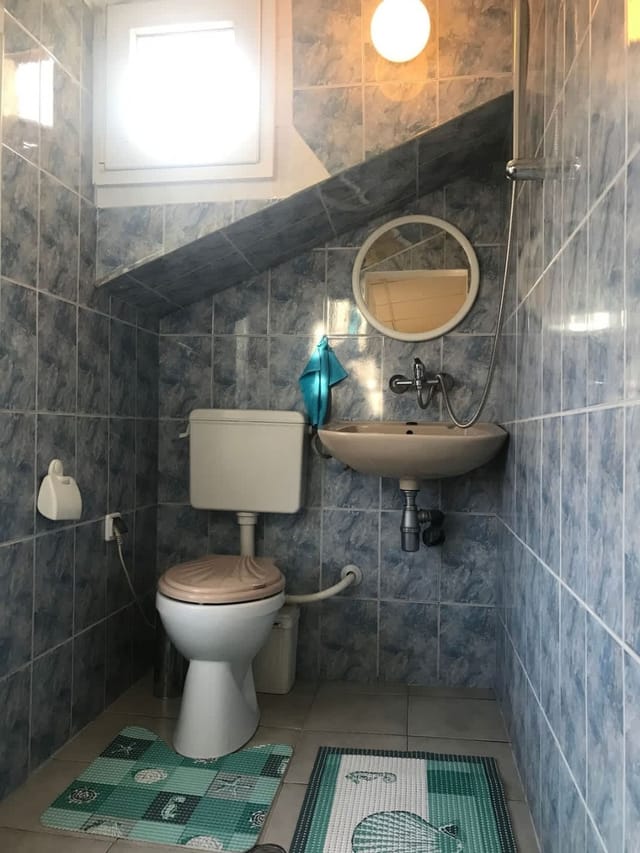 Top Center Studio - The Nest