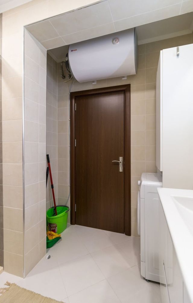 Pop your C-o-l-o-r-s - Funky and Modern 1BDR. Apt.