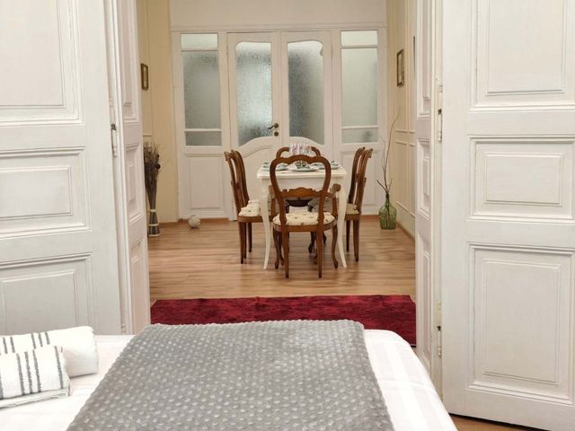 Apo Apartment - Top Center