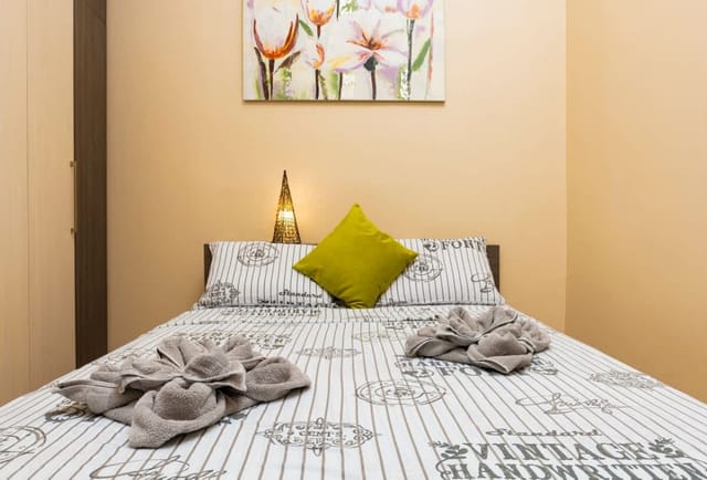 1BD Apartment with a Cute Balcony in Kapana