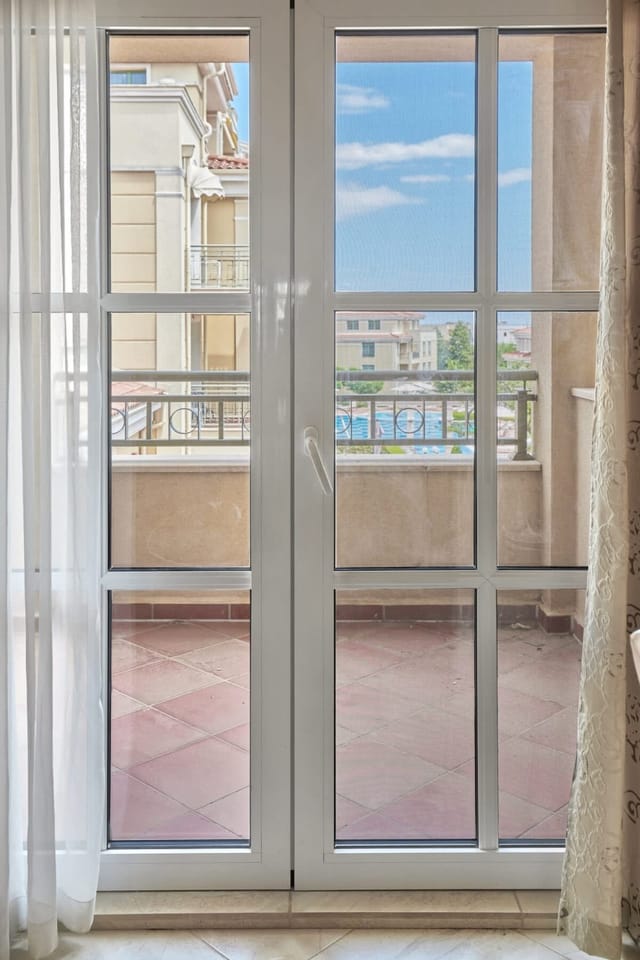 2BD Flat with Balcony in Flores Garden Complex