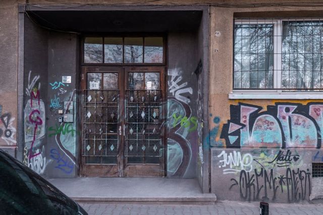 Industrial 2BD Flat | 3 Min to Metro & Stadium