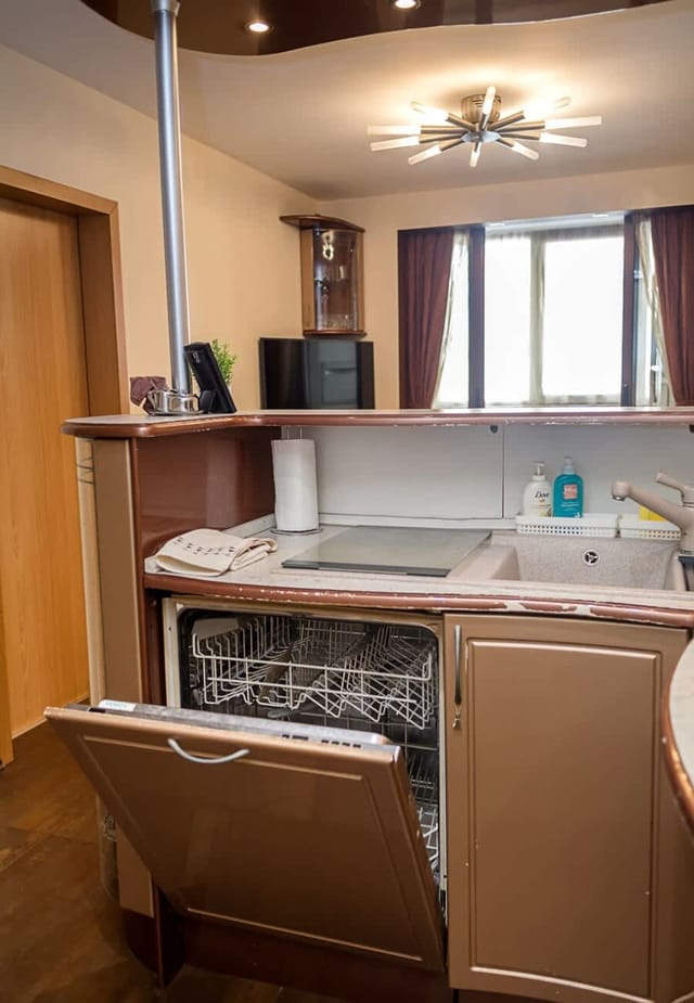 Bright & Spacious 2-Bedroom Flat in Central Varna