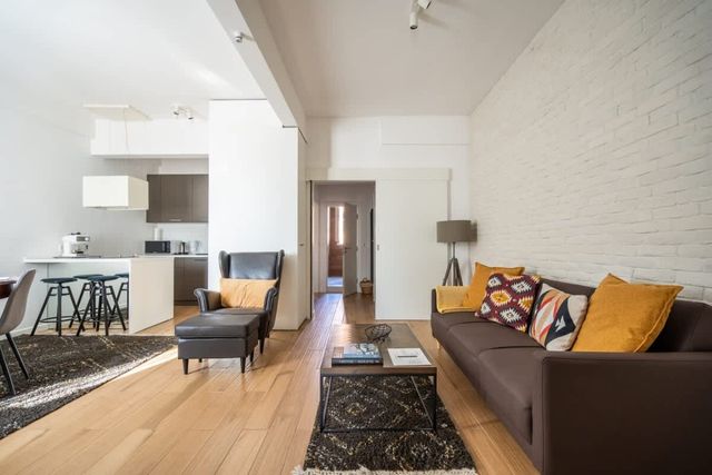 Elegant Getaway Near Iconic Eagles' Bridge