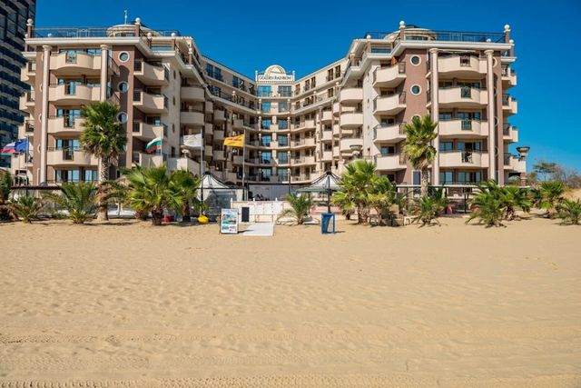 Cozy Golden Rainbow  Apartment Sea View