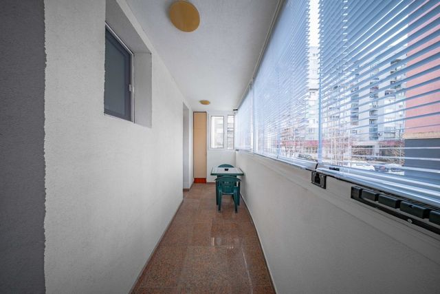 1BR Flat Steps from Metro and Tram Stops