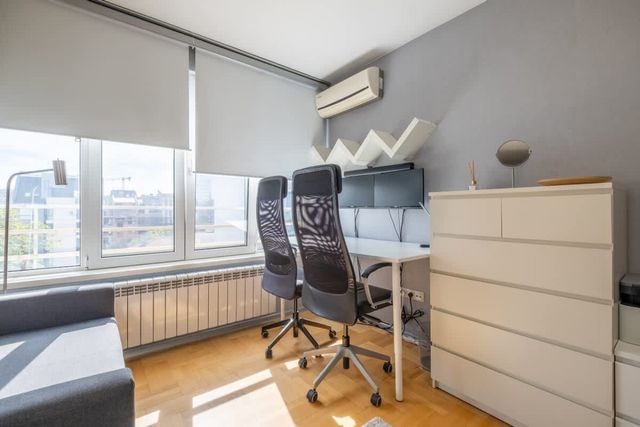 Chic 1BD Flat near Metro | Workspace & Terrace