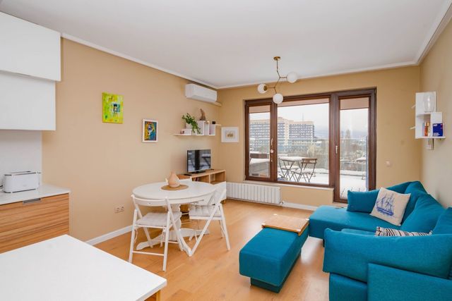 Sunny 1BR with Balcony