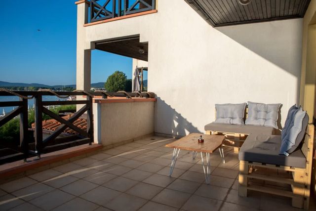 Spacious 3BD flat with Parking and Sea View