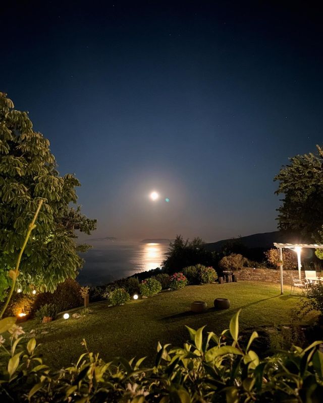 Small Luxury Hotel like an old Traditional house in Pelion with amazing garden and breathteking sea view to the agean.
