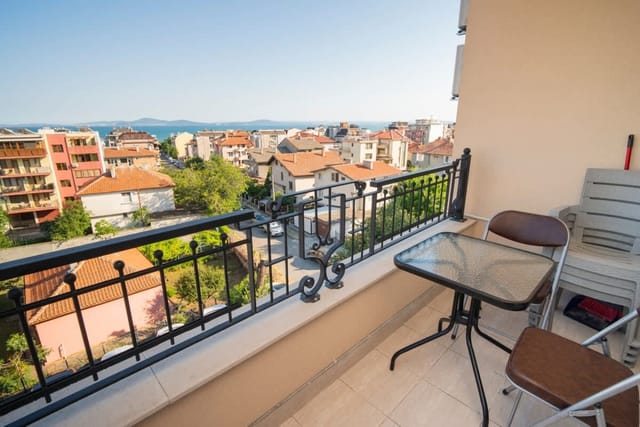 Modern Seaview Central Apartment in Sarafovo