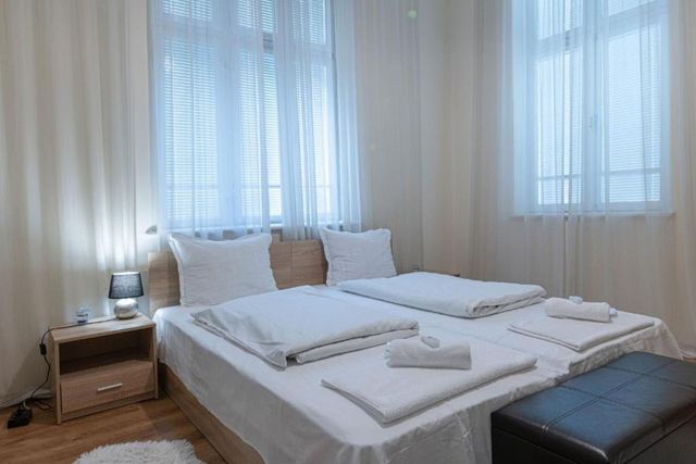 Apo Apartment - Top Center