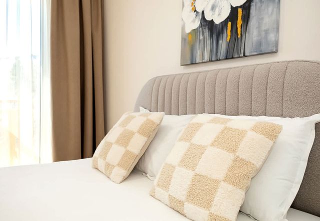 Modern Flat with Parking - St Constantine & Helena