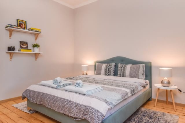 Spacious vintage 2BR, 2bath apartment