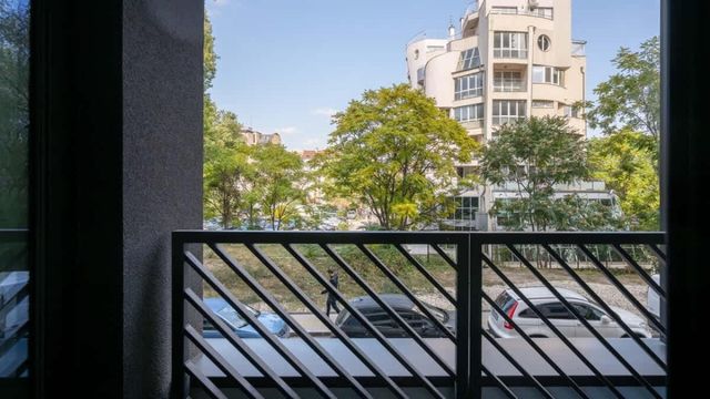 Aviva City Stay – Yellow Vibe Studio