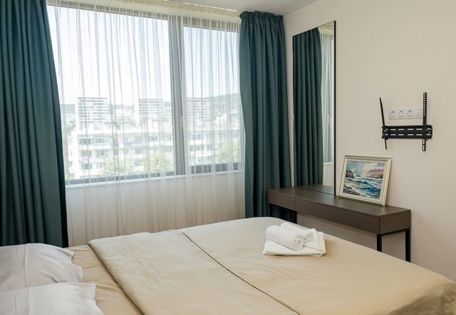 Stylish City Living by the Sea - 2BR Flat + Parking