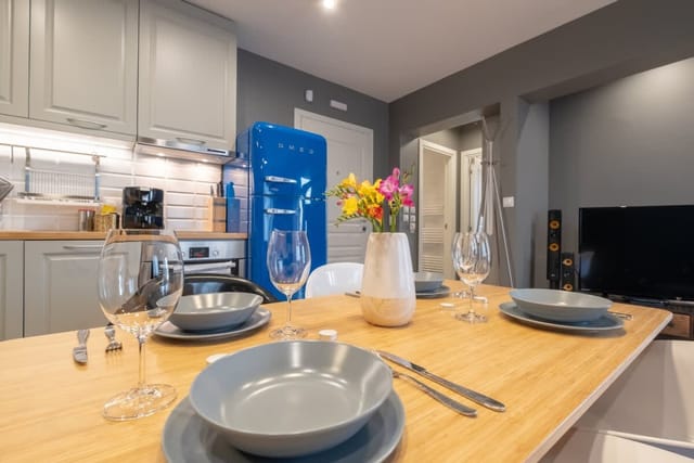 High-end Designer Aprt - AC & Lift & Balcony