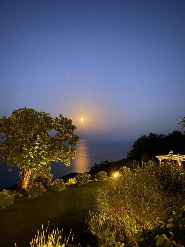Small Luxury Hotel like an old Traditional house in Pelion with amazing garden and breathteking sea view to the agean.
