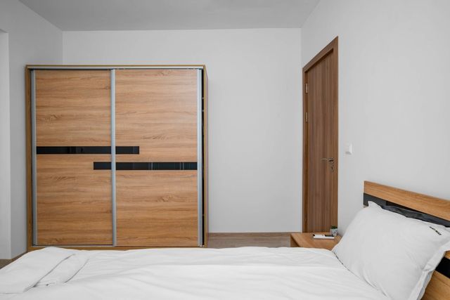 1BR Flat Steps from Metro and Tram Stops