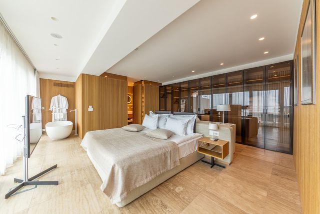 Corner Penthouses: Sunset & Sunrise in The Flamingo Grand Hotel