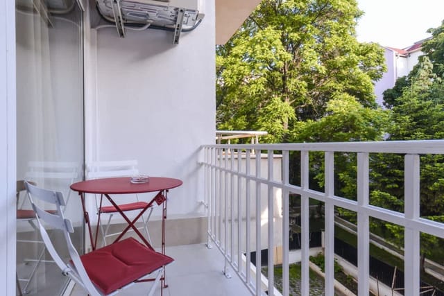 Mocca & Cacao Studios - Crystal Garden, Center