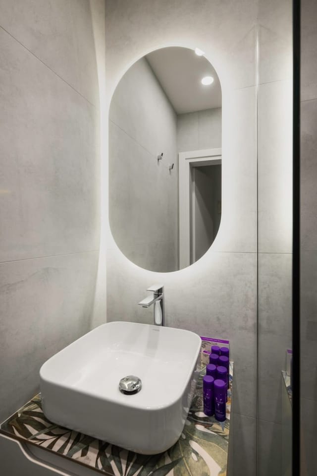 The Purely Placed 1BD Central Flat