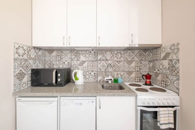 New 1930s quiet central apartment w/AC - 2 bedroom