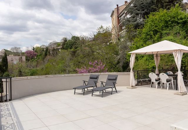 Cozy 1BD Apartment with a Spacious Terrace