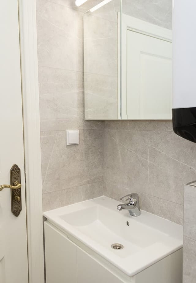 2BD Home In The Heart Of Varna with Parking - Blue