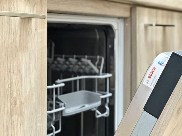 Bright 2BD Apartment with Balcony & Mountain View