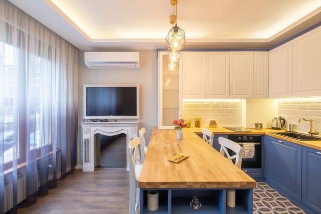 Designer & Cozy 2BD Flat In the city center