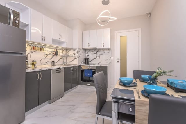 Stylish Residential Flat  with Parking &amp; Balcony - Photo 3