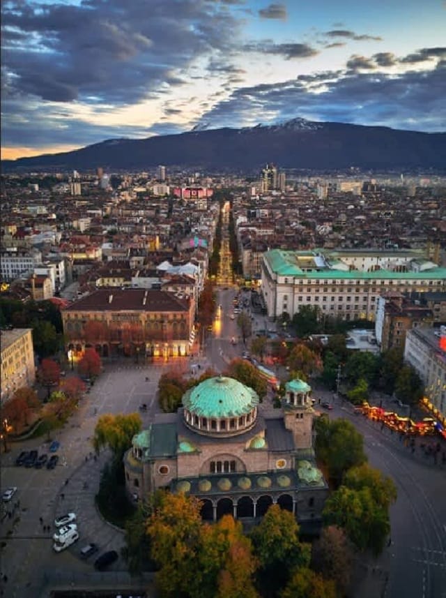 Aurora Oasis - AC & Lift in Vibrant Downtown Sofia