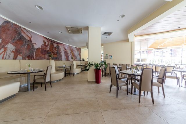 Cozy Restaurant in the Flamingo Grand Hotel