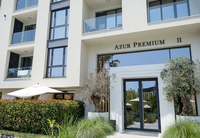 Modern 2-Bedroom Flat with Balcony in Azur Premium