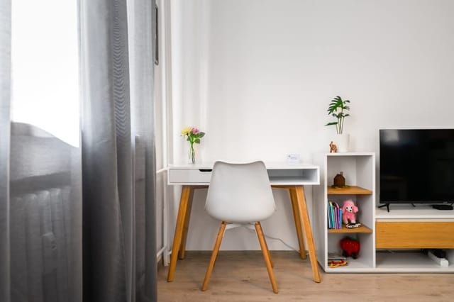 Central 1BD with Workspace &amp; Subway Access - Photo 3